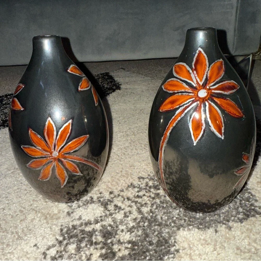 2 vases set flowers orange silver grey Elegant Black and Orange Floral Vases